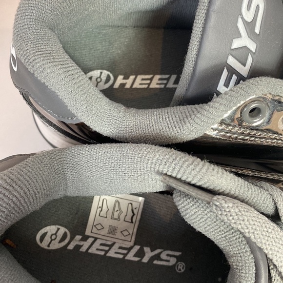 Heelys pewter wheeled sneakers - Picture 4 of 10